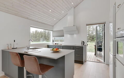 Arlina - 1.5Km from the Sea: Holz, Zuhause, Veranda, Deck, Hartholz, Dach, Holzbeize, Holzboden, Eco Hotel