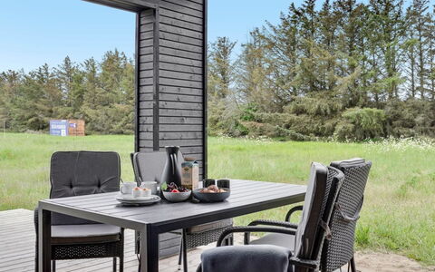 Arlina - 1.5Km from the Sea: Holz, Zuhause, Veranda, Deck, Hartholz, Dach, Holzbeize, Holzboden, Eco Hotel