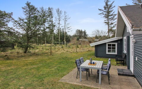 Vaska - 550M from the Sea: Dach, Haus, Zuhause, Hütte, Abstellgleis, Estate, Auffahrt, Gartenbauten, Garten, Schuppen