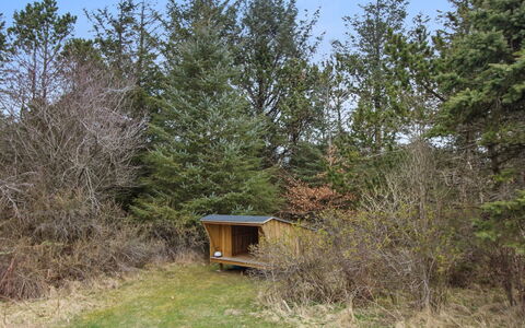 Vaska - 550M from the Sea: Dach, Haus, Zuhause, Hütte, Abstellgleis, Estate, Auffahrt, Gartenbauten, Garten, Schuppen