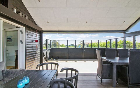Nehat - 300M from the Sea: Möbel, Flooring, Fussboden, Interior Design, Holz, Decke, Holzboden, Stuhl, Tabelle, Beleuchtung