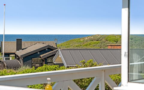 Mielikki - 200M from the Sea: Haus, Zuhause, Tür, Dach, Hütte, Estate, Garten, Schatten, Abstellgleis, Garten