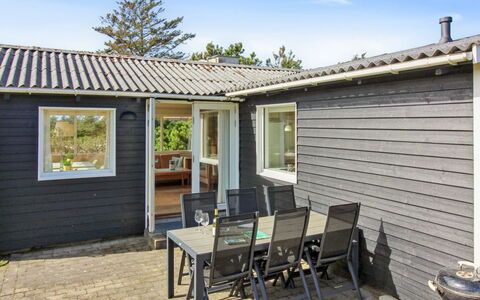 Lisabeth - 250M from the Sea: Möbel, Interior Design, Stuhl, Flooring, Tabelle, Resort, Fussboden, Decke, Zimmer, Eco Hotel