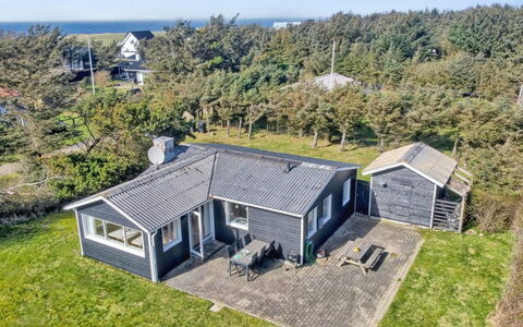 Lisabeth - 250M from the Sea: Möbel, Interior Design, Stuhl, Flooring, Tabelle, Resort, Fussboden, Decke, Zimmer, Eco Hotel