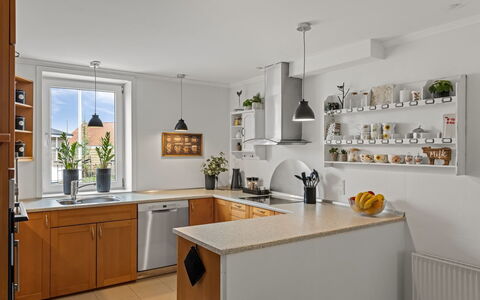 Adelina - 500M from the Sea: Küche, Countertop, Küchengerät, Cabinetry, Möbel, Interior Design, Major Appliance, Light Fixture, Decke, Flooring