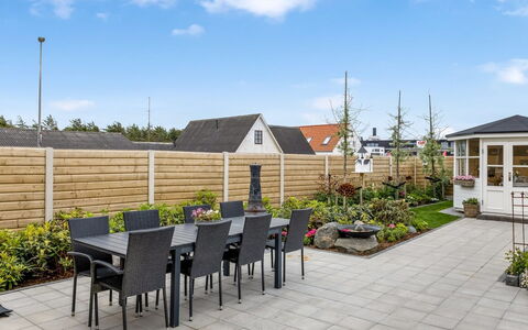 Adelina - 500M from the Sea: Zuhause, Garten, Blumentopf, Flagstone, Landscaping, Terrasse, Zimmerpflanze, Gartenmöbel, Garten, Hof