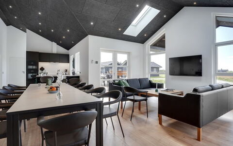 Moreen - 1.5Km from the Sea: Interior Design, Decke, Flooring, Fussboden, Light Fixture, Wohnzimmer, Wohnung, Couch, Holzboden