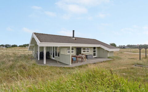 Viktoria - 400M from the Sea: Hütte, Zuhause, Haus, Dach, Veranda, Estate, Abstellgleis, Gartenbauten, Bauernhaus, Garten