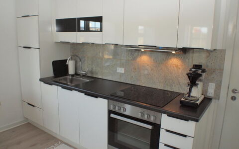 Lenaya - 75M from the Sea: Küche, Countertop, Küchengerät, Cabinetry, Major Appliance, Holz, Interior Design, Flooring, Haushaltsgerät, Herd
