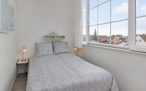 Lenaya - 75M from the Sea: Schlafzimmer, Bett, Fussboden, Interior Design, Wohnung, Flooring, Bettdecke, Bedding, Decke, Zimmer