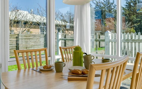 Adla - 450M from the Sea: Möbel, Interior Design, Stuhl, Holz, Tabelle, Esszimmer, Flooring, Küche & Esszimmer Tisch, Decke, Fussboden