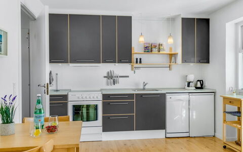 Adla - 450M from the Sea: Küche, Küchengerät, Countertop, Möbel, Major Appliance, Flooring, Interior Design, Cabinetry, Holz, Haushaltsgerät