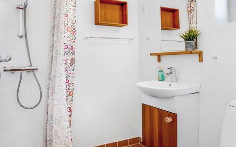 Adla - 450M from the Sea: Badezimmer, Armatur, Flooring, Interior Design, Bad Sink, Fussboden, Sinken, Zapfhahn, Installation, Toilette