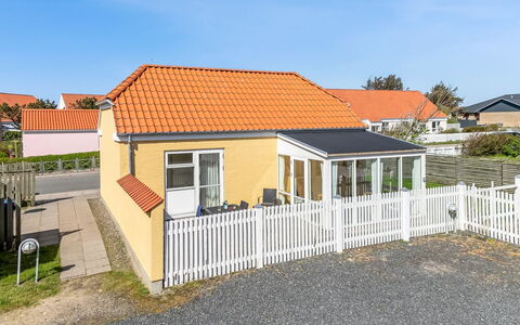 Adla - 450M from the Sea: Wohngebiet, Zuhause, Haus, Veranda, Dach, Fassade, Die Architektur, Hütte, Estate, Tür
