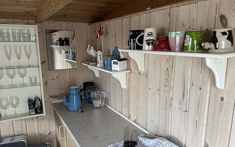 Janakij - 475M from the Sea: Holz, Regale, Möbel, Zimmer, Regal, Küche, Decke, Holzbeize, Hartholz, Küchengerät