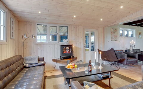 Janakij - 475M from the Sea: Möbel, Interior Design, Holz, Decke, Zimmer, Flooring, Zuhause, Wohnzimmer, Fussboden, Beleuchtung
