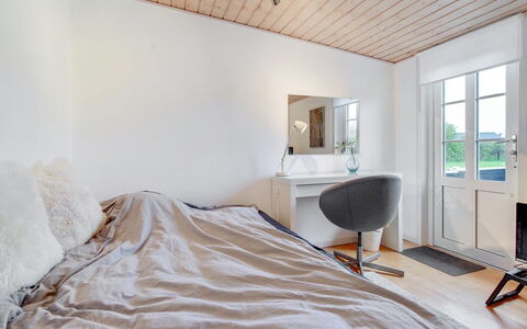 Janakij - 475M from the Sea: Möbel, Bett, Interior Design, Schlafzimmer, Wand, Flooring, Fussboden, Holz, Bettdecke, Bedding