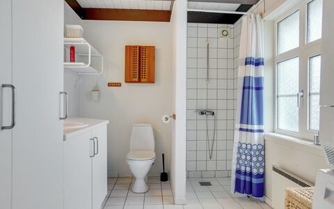 Janakij - 475M from the Sea: Armatur, Flooring, Fussboden, Interior Design, Sinken, Zapfhahn, Installation, Bad Sink, Badezimmer, Decke