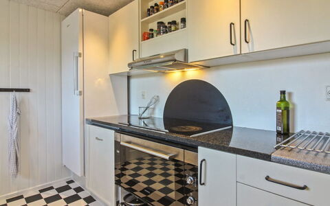 Janakij - 475M from the Sea: Flooring, Küche, Küchengerät, Interior Design, Countertop, Fussboden, Major Appliance, Haushaltsgerät, Beleuchtung, Herd
