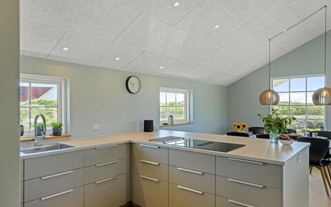 Mieka - 400M from the Sea: Decke, Flooring, Interior Design, Fussboden, Küche, Light Fixture, Countertop, Cabinetry