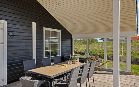 Mieka - 400M from the Sea: Holz, Flooring, Möbel, Fussboden, Tür, Gartenmöbel, Veranda, Hartholz, Planke, Holzbeize