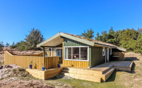 Taina - 1.1Km from the Sea: Haus, Zuhause, Tür, Dach, Hütte, Estate, Garten, Schatten, Abstellgleis, Garten