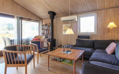 Taina - 1.1Km from the Sea: Haus, Zuhause, Tür, Dach, Hütte, Estate, Garten, Schatten, Abstellgleis, Garten