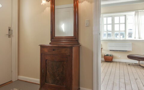 Fania - 200M from the Sea: Holz, Flooring, Interior Design, Fussboden, Möbel, Holzboden, Zimmer, Decke, Holzbeize, Hartholz