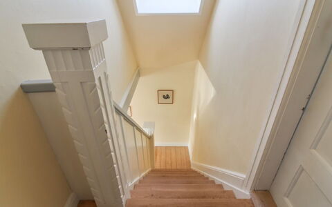 Fania - 200M from the Sea: Holz, Flooring, Interior Design, Fussboden, Möbel, Holzboden, Zimmer, Decke, Holzbeize, Hartholz