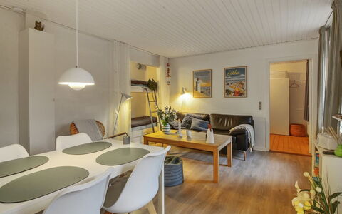 Ingert - 250M from the Sea: Interior Design, Möbel, Flooring, Wand, Couch, Fussboden, Decke, Holz, Zimmer, Wohnzimmer