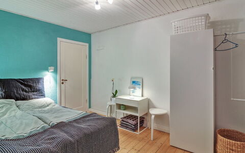 Ingert - 250M from the Sea: Interior Design, Schlafzimmer, Möbel, Fussboden, Flooring, Decke, Bett, Zimmer, Bettdecke, Bedding