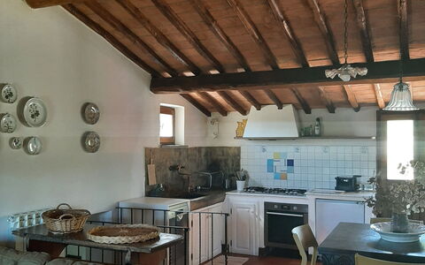 Casa Mulinello: Möbel, Eigentum, Tabelle, Küche, Gebäude, Holz, Cabinetry, Interior Design, Küchengerät, Stuhl
