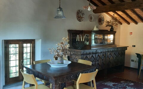 Casa Mulinello: Tabelle, Möbel, Eigentum, Stuhl, Holz, Interior Design, Beleuchtung, Cabinetry, Fenster, Fussboden