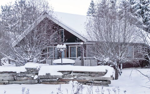 Villa Luna (Ent. Villa Milla): Baum, Bank, Haus, Hütte, See, Teich, Wald, Blockhaus