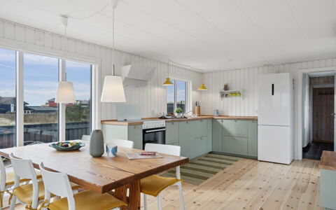 Helma - 200M from the Sea: Holz, Küche, Flooring, Möbel, Küche & Esszimmer Tisch, Fussboden, Countertop, Holzboden, Interior Design, Decke