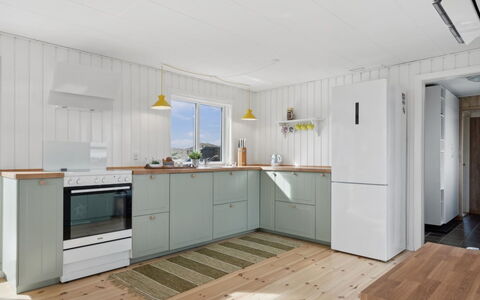 Helma - 200M from the Sea: Flooring, Küche, Holz, Major Appliance, Küchengerät, Fussboden, Holzboden, Countertop, Cabinetry, Haushaltsgerät