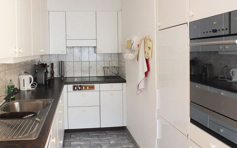 Dorfstrasse 53A 2: Spüle, Sinken, Gebäude, Zapfhahn, Countertop, Cabinetry, Herd, Küche, Armatur, Flooring