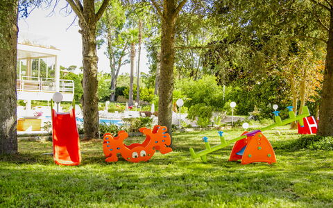Villa Sole Martina Franca: Spielmittel, Erholung, Öffentlicher Raum, Freizeit, Spielplatz Rutsche, Frühling, Spielplatz, Park, Rasen, Garten