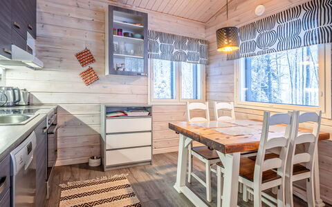 Villa Rukan Kesäniemi: Holz, Interior Design, Decke, Möbel, Zuhause, Flooring, Zimmer, Light Fixture, Holzboden, Küche