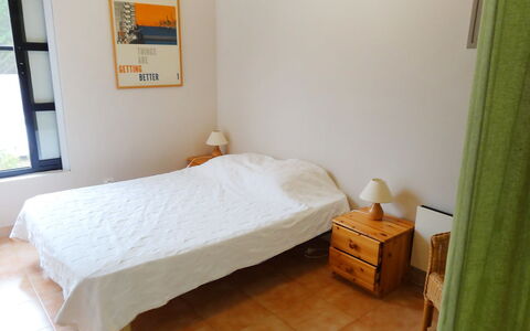 Villa Isabelle: Schlafzimmer, Bett, Zimmer, Möbel, Eigentum, Bettrahmen, Bettdecke, Fussboden, Komfort, Matratze