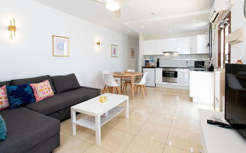 Perla del Mar: Flooring, Interior Design, Möbel, Fussboden, Decke, Couch, Zimmer, Wohnung, Wohnzimmer