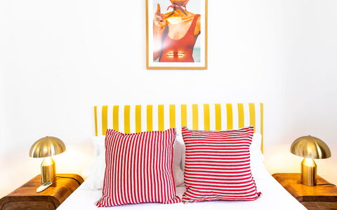 Perla del Mar: Gelb, Schlafzimmer, Orange, Bedding, Bett, Bettdecke, Dekokissen, Linens, Kissen, Bettrahmen