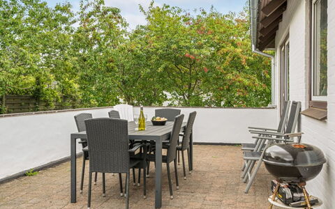 Solmaz - 3.5Km from the Sea: Möbel, Gartenmöbel, Tabelle, Stuhl, Holz, Küche & Esszimmer Tisch, Tisch Im Freien, Garten, Schatten