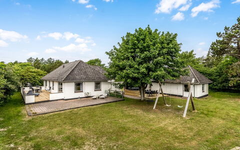 Solmaz - 3.5Km from the Sea: Gras, Dach, Zuhause, Ländliches Gebiet, Hütte, Rasen, Bauernhaus, Garten, Landscaping, Hinterhof