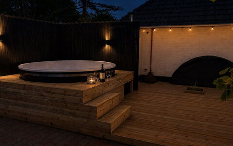 Solmaz - 3.5Km from the Sea: Badewanne, Armatur, Beleuchtung, Verbundwerkstoff, Jacuzzi, Badezimmer, Design, Installation, Noch Leben Fotografie