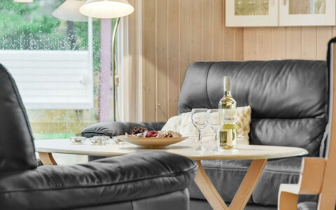 Harthwik - 1Km from the Sea: Möbel, Interior Design, Flooring, Holz, Wohnzimmer, Fussboden, Beleuchtung, Zuhause, Couch, Tabelle