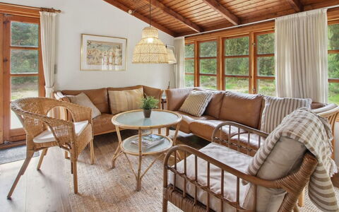 Tirsa - 3.9Km from the Sea: Möbel, Interior Design, Holz, Couch, Tabelle, Flooring, Fussboden, Wohnzimmer, Beleuchtung, Stuhl