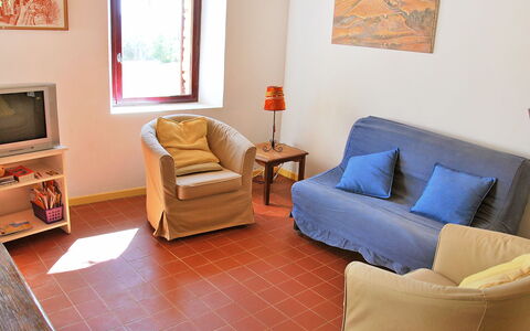 Saint Saturnin D'Apt 105: Zimmer, Möbel, Wohnzimmer, Eigentum, Fussboden, Interior Design, Orange, Couch, Tabelle, Haus