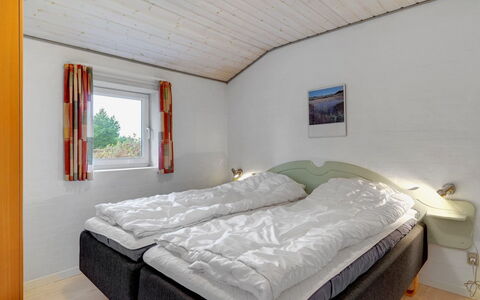 Asdis - 2.8Km from the Sea: Holz, Zuhause, Schlafzimmer, Bett, Hütte, Bettrahmen, Decke, Bedding, Bettdecke, Einfrieren