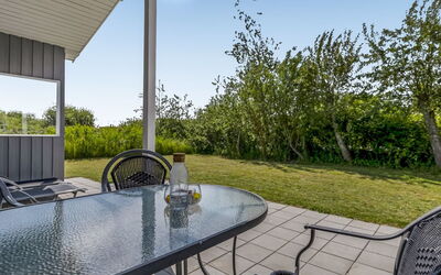 Evalotte - 600M from the Sea